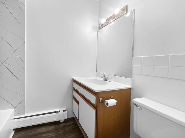 5011 Valley Lane 401, Streamwood, IL 60107