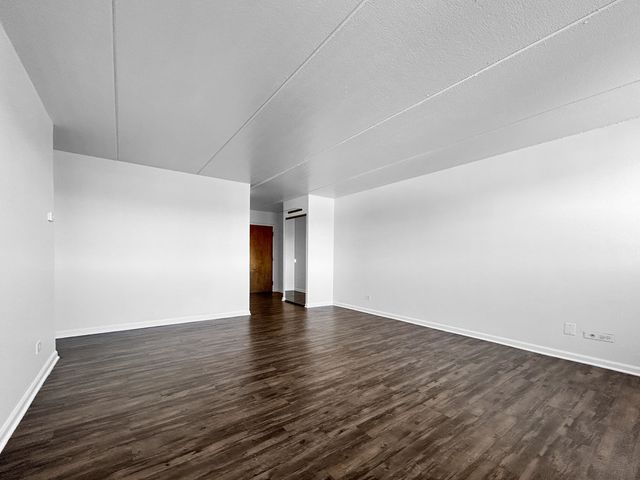 5011 Valley Lane 401, Streamwood, IL 60107