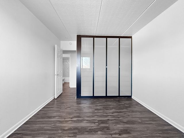 5011 Valley Lane 401, Streamwood, IL 60107