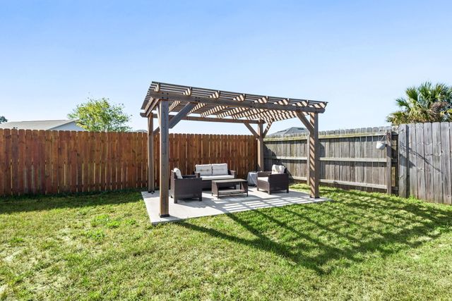 2423 Spur Lane, Gulf Breeze, FL 32563