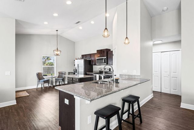 2423 Spur Lane, Gulf Breeze, FL 32563
