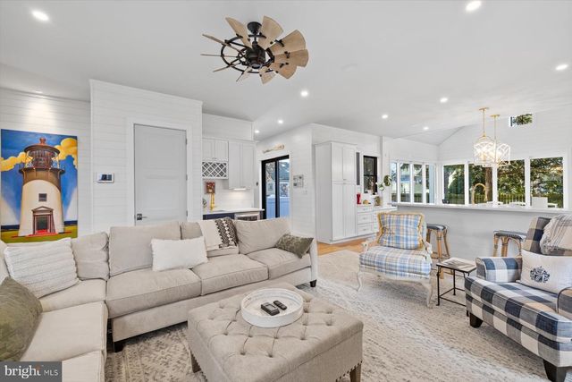 70 SUSSEX ST, Rehoboth Beach, DE 19971