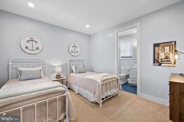 70 SUSSEX ST, Rehoboth Beach, DE 19971