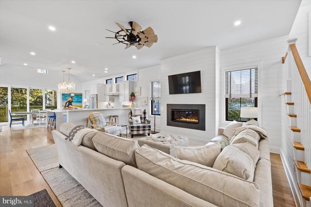 70 SUSSEX ST, Rehoboth Beach, DE 19971