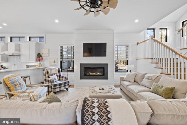 70 SUSSEX ST, Rehoboth Beach, DE 19971