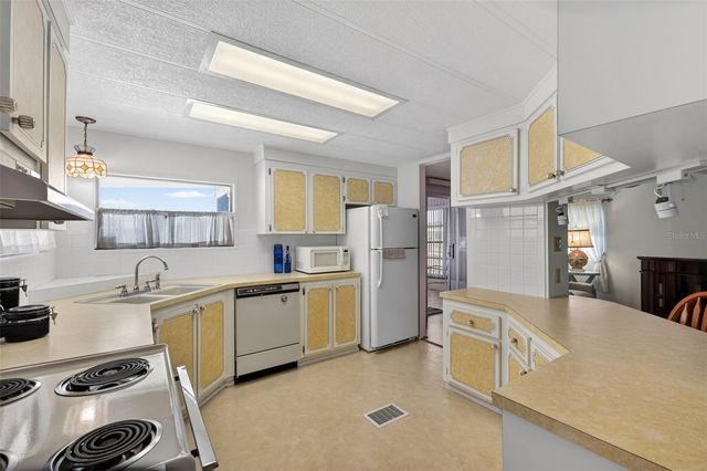 322 ROBALO, North Port, FL 34287