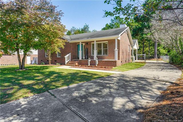 184 E Twelve Oak Road, Raeford, NC 28376