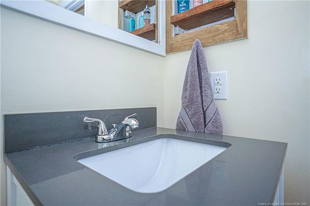 184 E Twelve Oak Road, Raeford, NC 28376