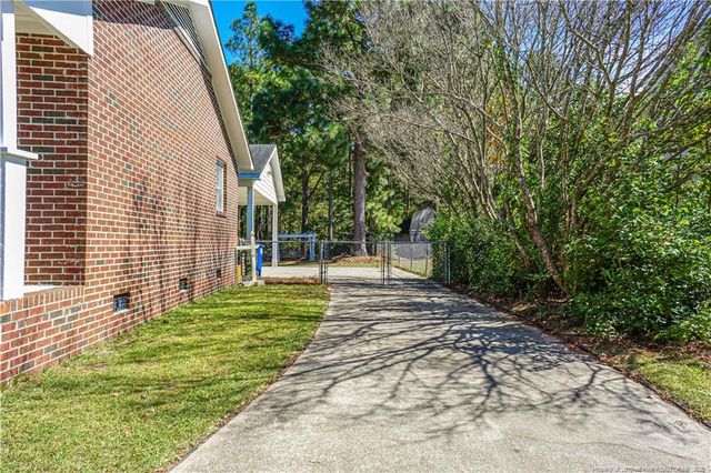 184 E Twelve Oak Road, Raeford, NC 28376