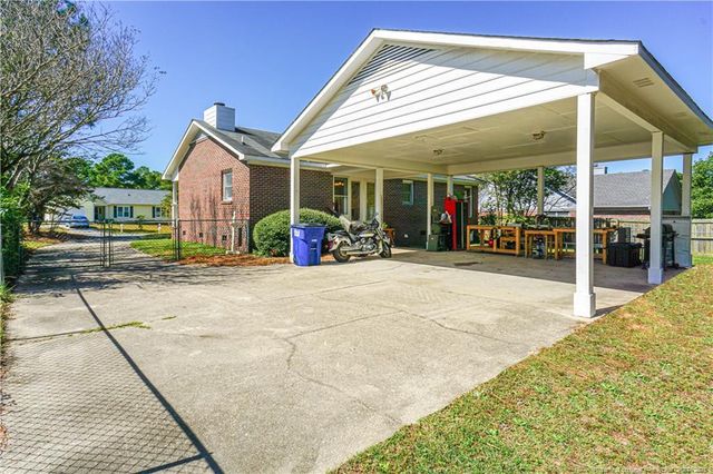 184 E Twelve Oak Road, Raeford, NC 28376