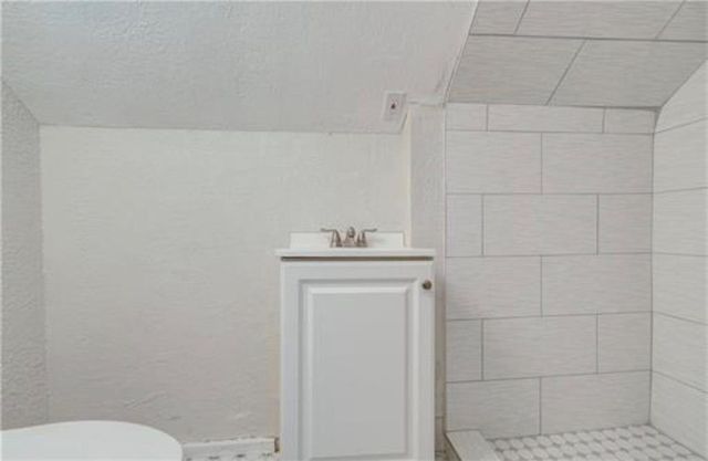 2024 E 48th Terrace, Kansas City, MO 64130