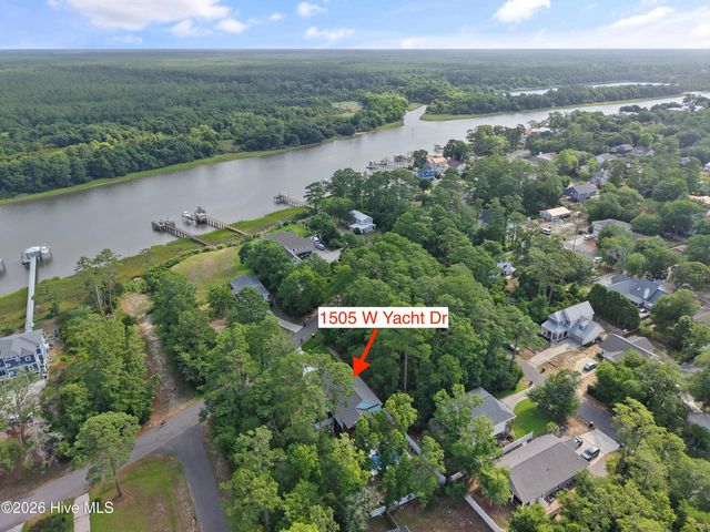 1505 W Yacht Drive, Oak Island, NC 28465