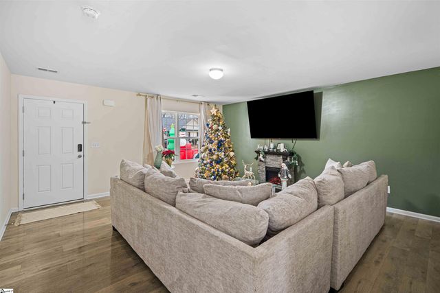 743 Cannonsburg Drive, Duncan, SC 29334