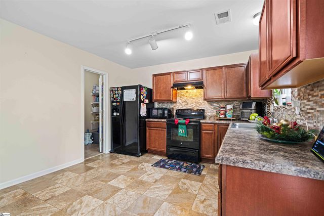 743 Cannonsburg Drive, Duncan, SC 29334