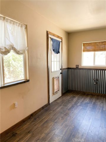 590 Lanes End, Crestline, CA 92325