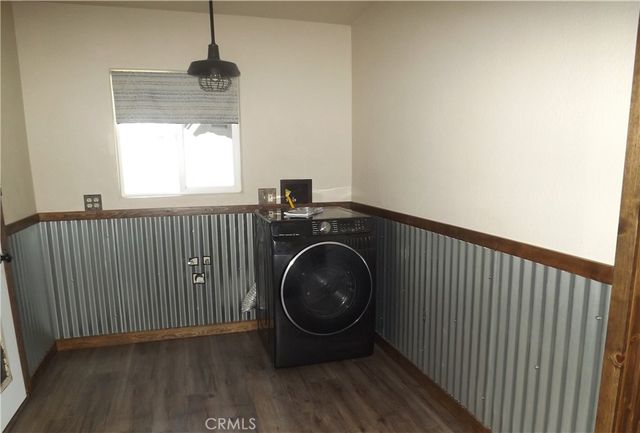 590 Lanes End, Crestline, CA 92325