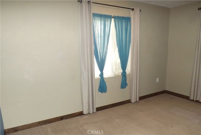 590 Lanes End, Crestline, CA 92325