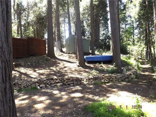 590 Lanes End, Crestline, CA 92325