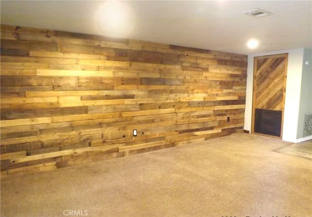 590 Lanes End, Crestline, CA 92325