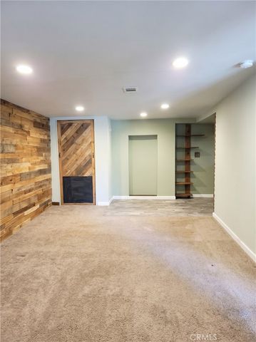 590 Lanes End, Crestline, CA 92325