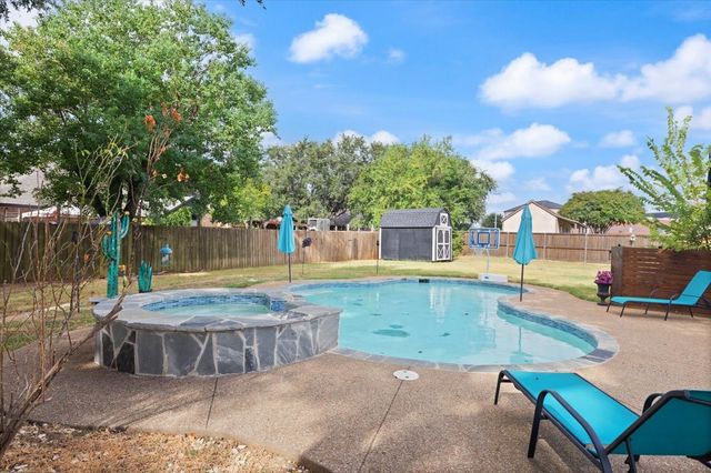 104 San Medina Lane, Joshua, TX 76058