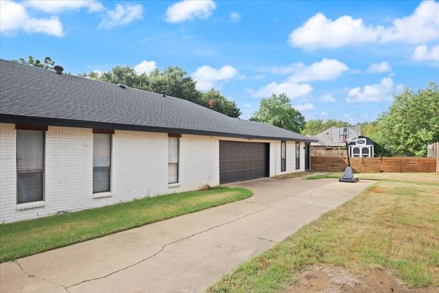 104 San Medina Lane, Joshua, TX 76058