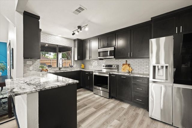 104 San Medina Lane, Joshua, TX 76058