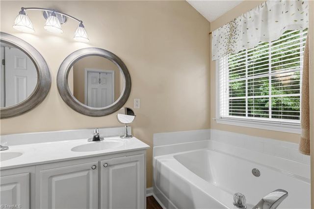 3825 Poplar Valley Lane, Winston-salem, NC 27127
