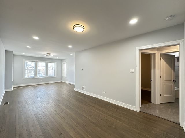 5510 N Luna Avenue 1, Chicago, IL 60630