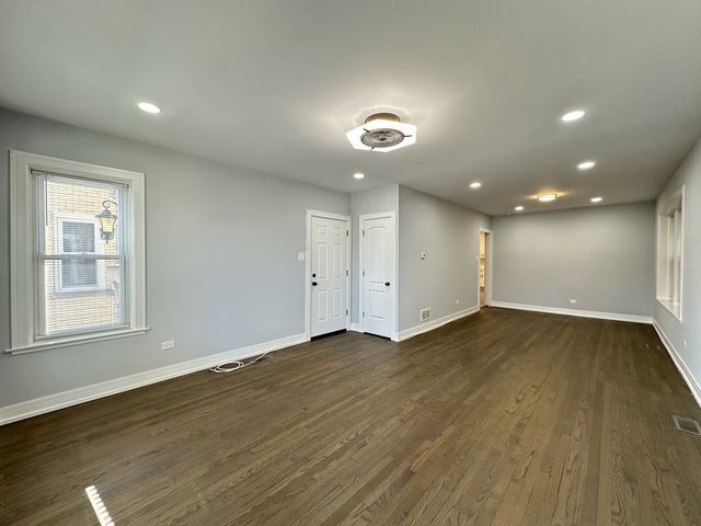 5510 N Luna Avenue 1, Chicago, IL 60630