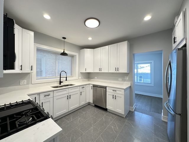 5510 N Luna Avenue 1, Chicago, IL 60630