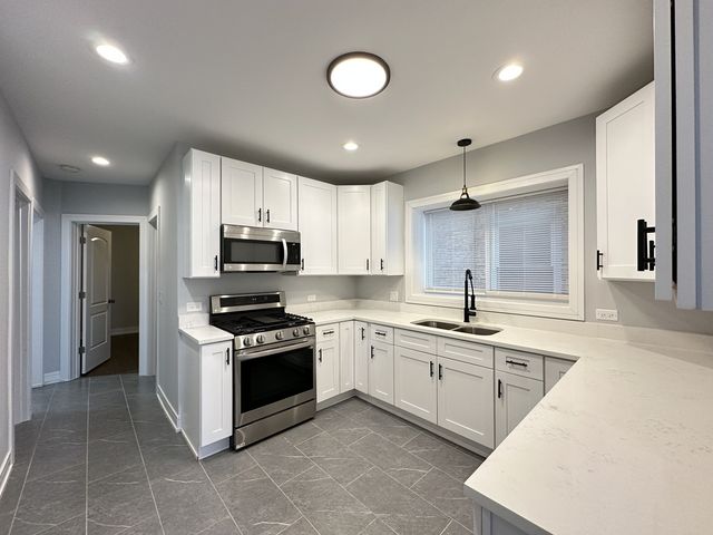 5510 N Luna Avenue 1, Chicago, IL 60630