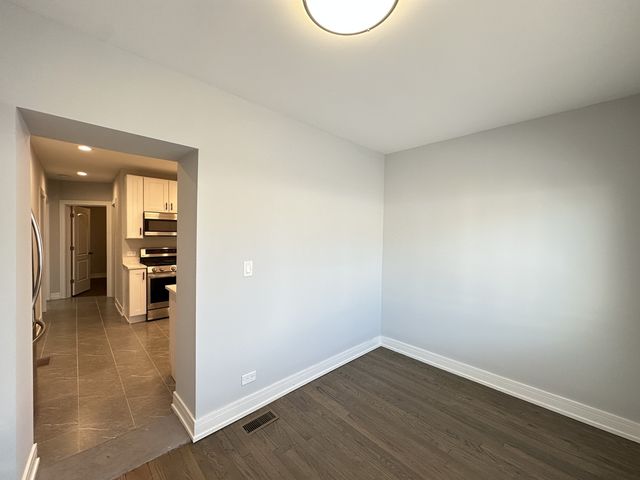 5510 N Luna Avenue 1, Chicago, IL 60630