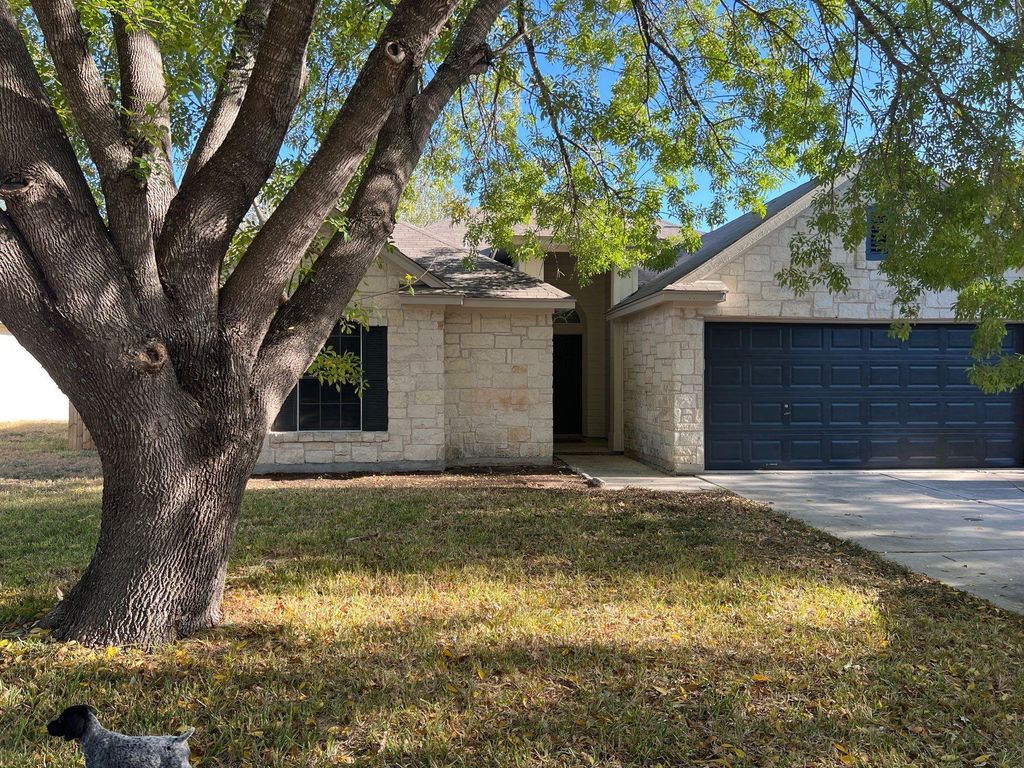 110 Beau LN, Kyle, TX 78640