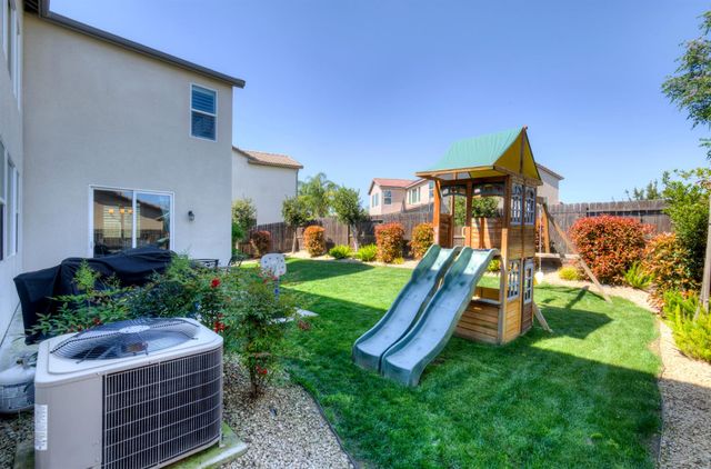 3497 Lincoln Avenue, Clovis, CA 93619