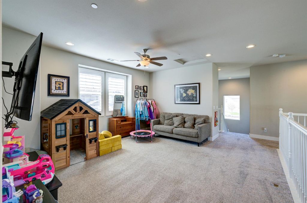 Image 13 of property listing at 3497 Lincoln Avenue, Clovis, CA 93619