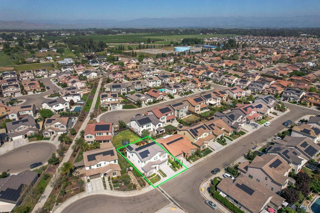 Image 3 of property listing at 3497 Lincoln Avenue, Clovis, CA 93619