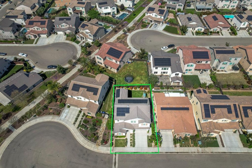 Image 4 of property listing at 3497 Lincoln Avenue, Clovis, CA 93619