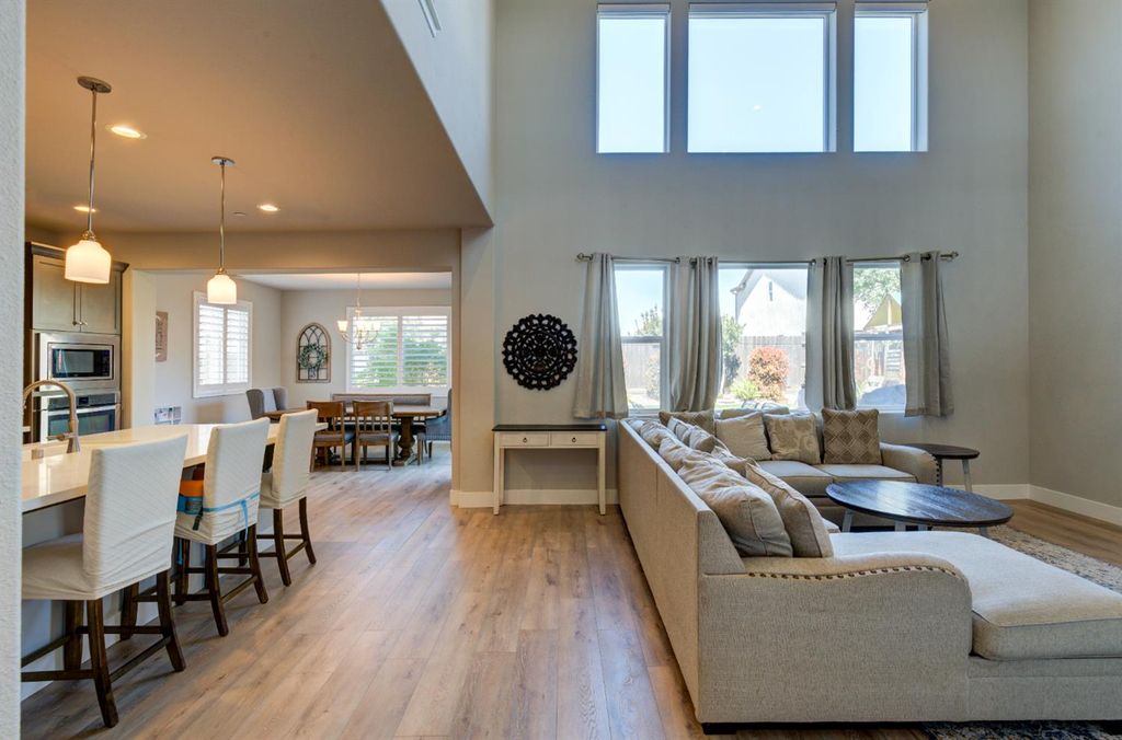 Image 6 of property listing at 3497 Lincoln Avenue, Clovis, CA 93619