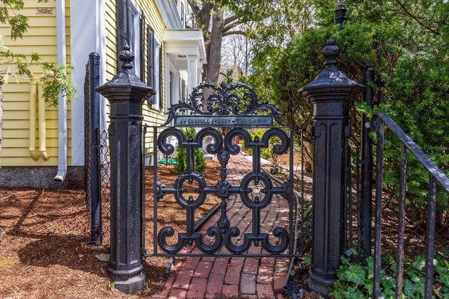 44 Russell St, Plymouth, MA 02360
