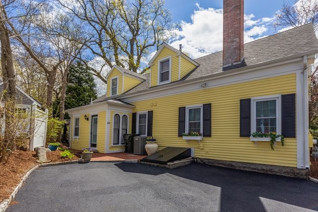 44 Russell St, Plymouth, MA 02360