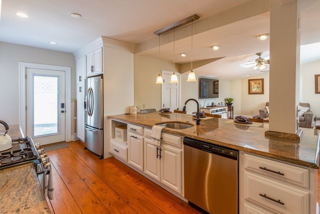 44 Russell St, Plymouth, MA 02360