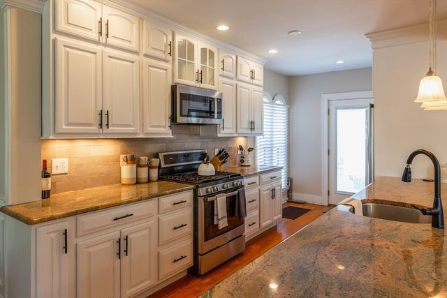 44 Russell St, Plymouth, MA 02360