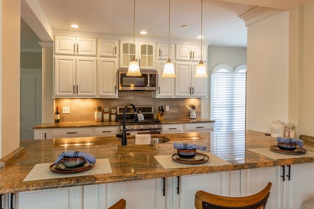 44 Russell St, Plymouth, MA 02360