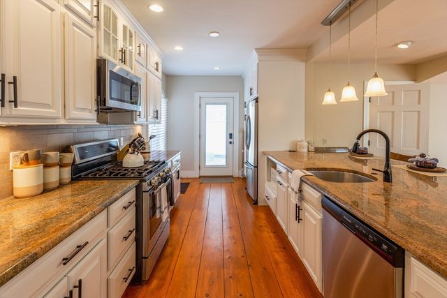 44 Russell St, Plymouth, MA 02360