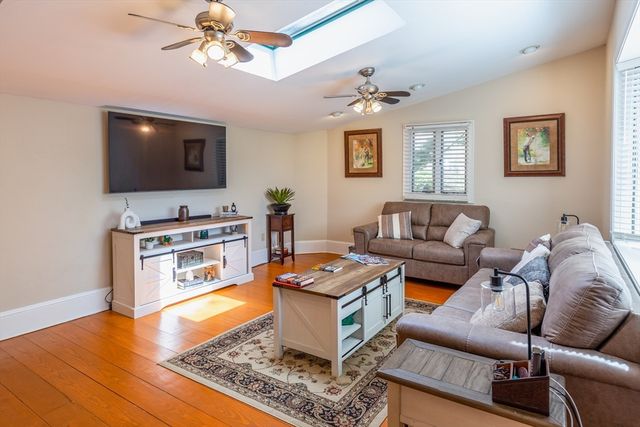 44 Russell St, Plymouth, MA 02360