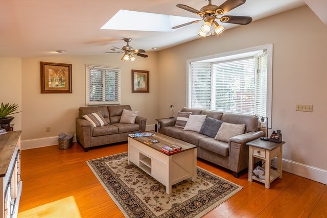 44 Russell St, Plymouth, MA 02360