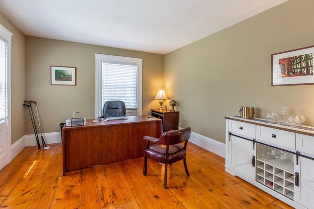 44 Russell St, Plymouth, MA 02360