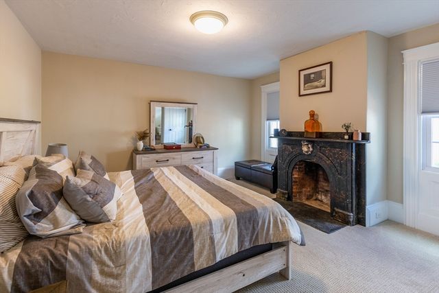 44 Russell St, Plymouth, MA 02360