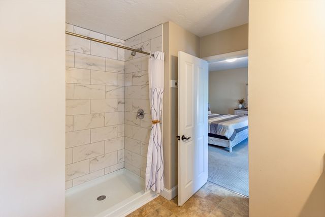 44 Russell St, Plymouth, MA 02360